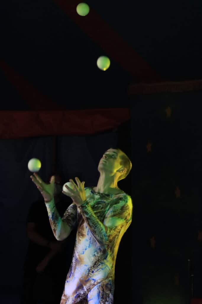 Oleg Klimenko Juggling